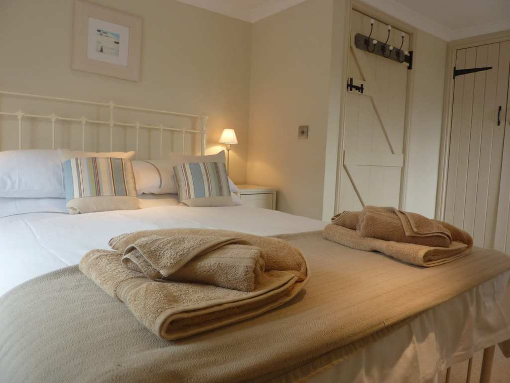 Stylish Cornish Cottages Bedroom